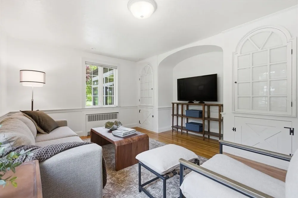 127 Larchmont Rd, Melrose, MA 02176