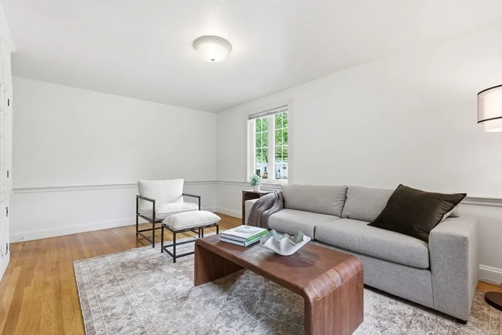 127 Larchmont Rd, Melrose, MA 02176