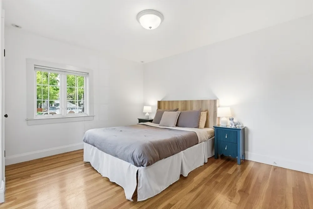 127 Larchmont Rd, Melrose, MA 02176