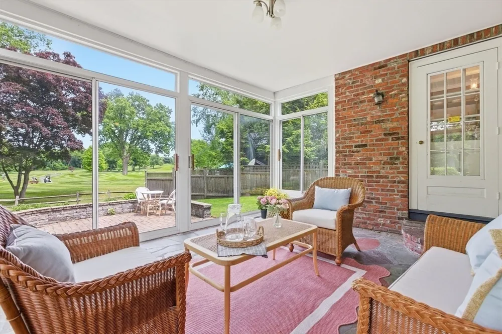 127 Larchmont Rd, Melrose, MA 02176