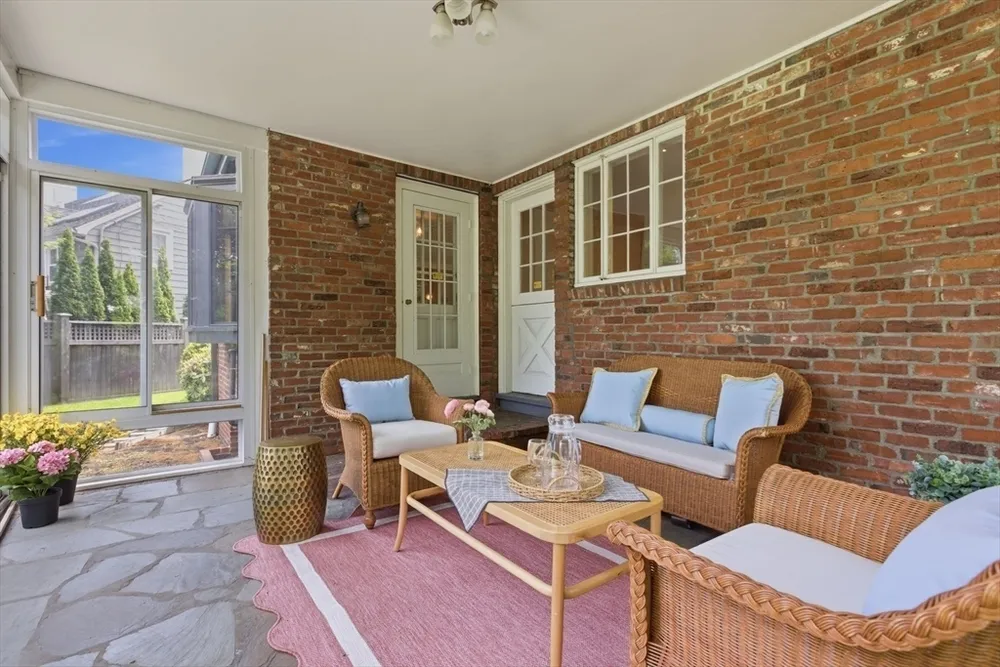 127 Larchmont Rd, Melrose, MA 02176