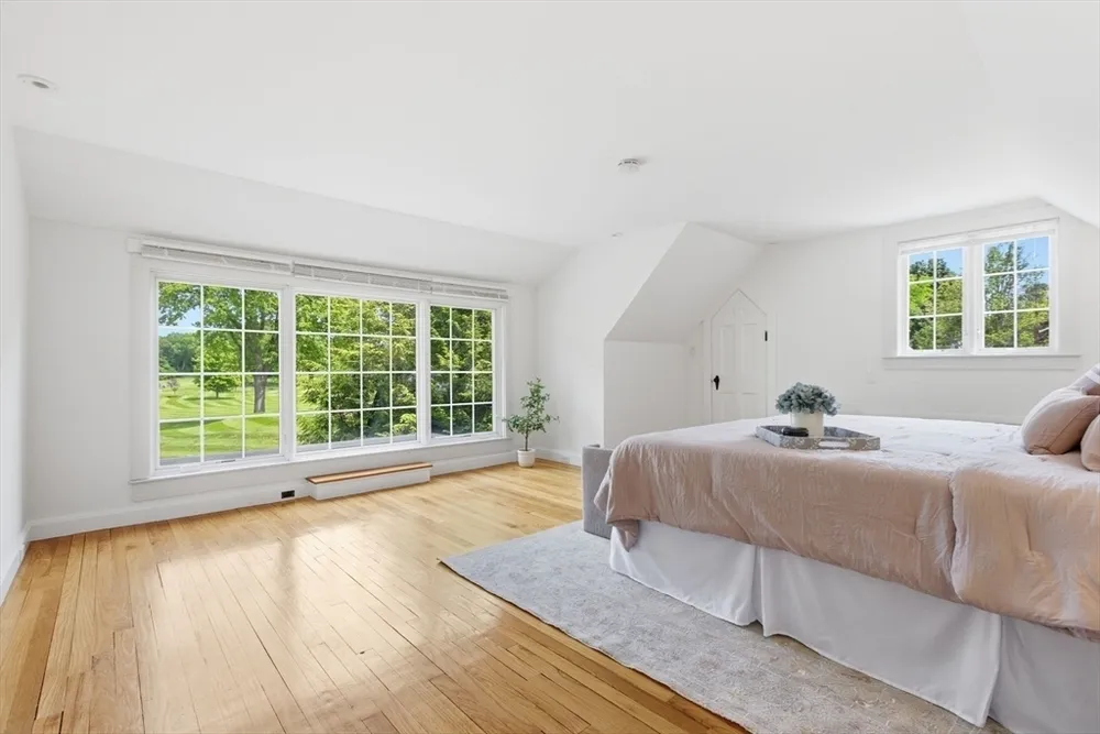 127 Larchmont Rd, Melrose, MA 02176