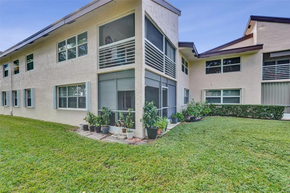 8740 Azalea Ct, Tamarac, FL 33321