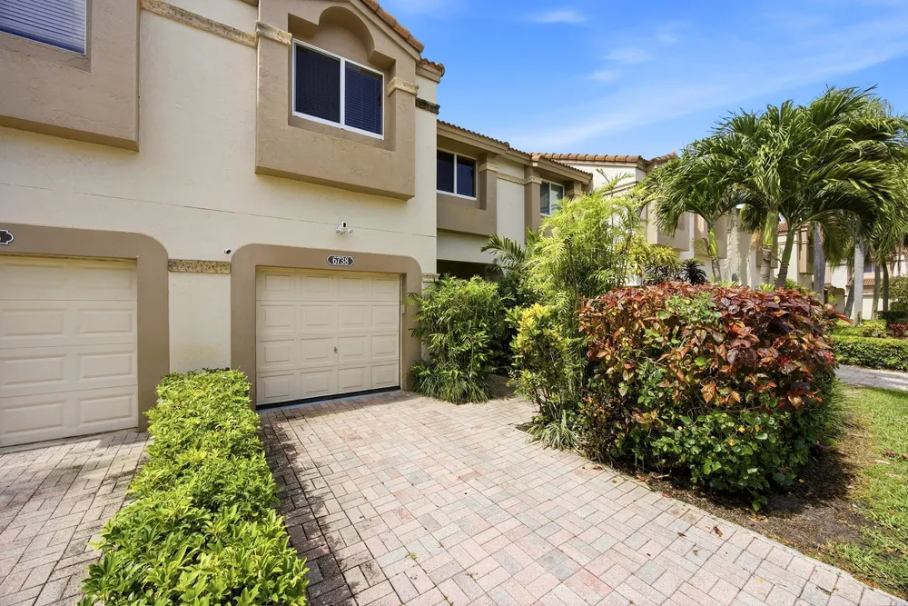 6738 Via Regina, Boca Raton, FL 33433