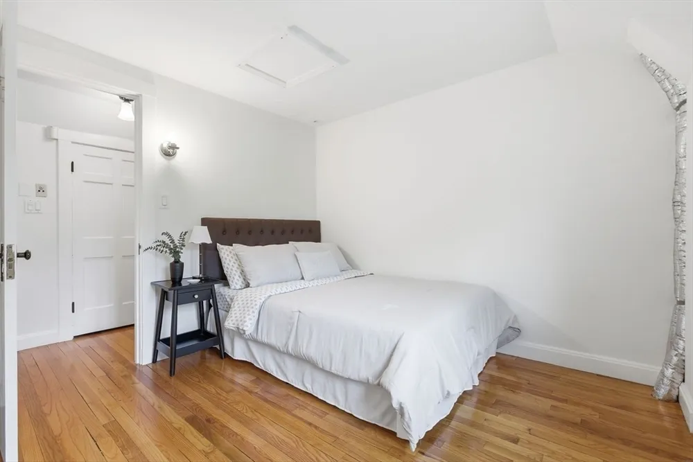 127 Larchmont Rd, Melrose, MA 02176