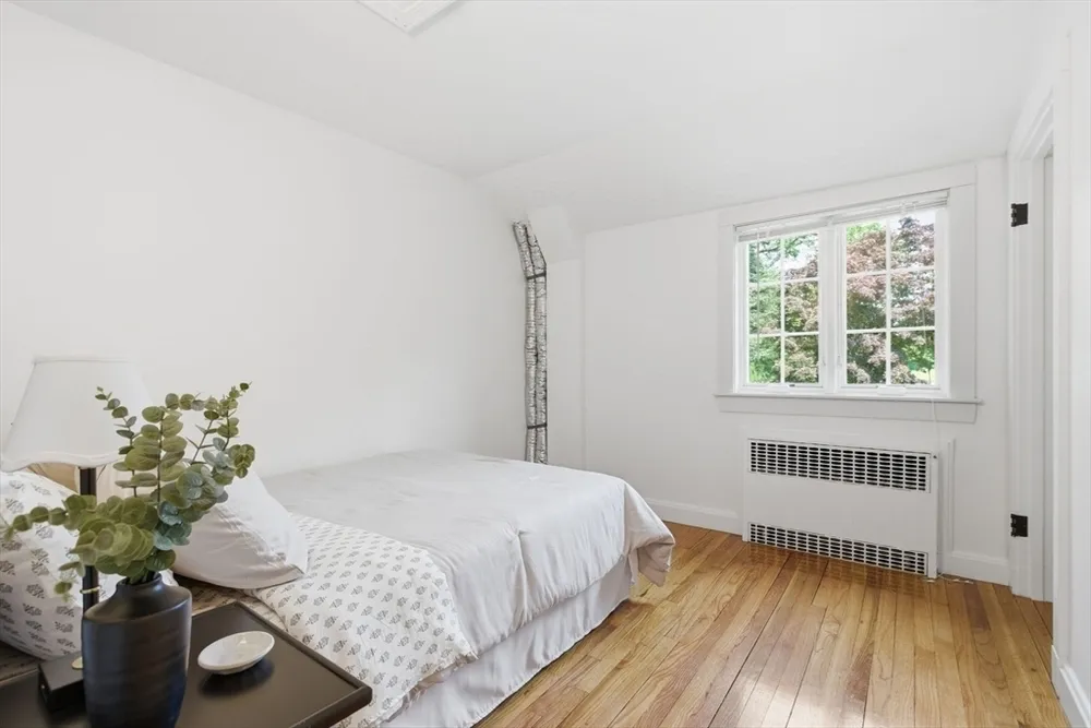 127 Larchmont Rd, Melrose, MA 02176