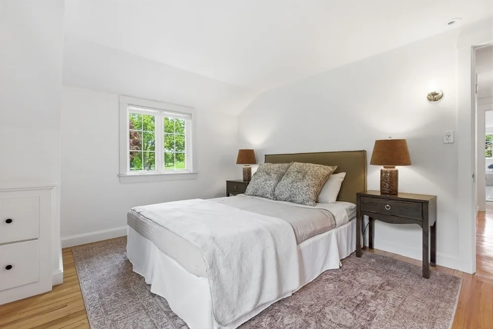 127 Larchmont Rd, Melrose, MA 02176