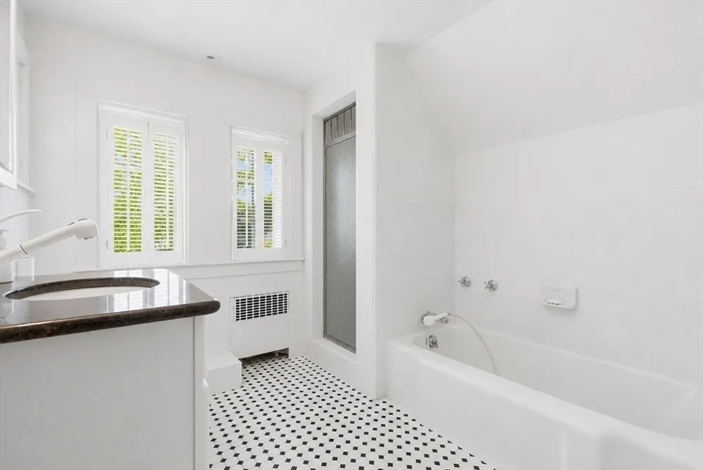 127 Larchmont Rd, Melrose, MA 02176