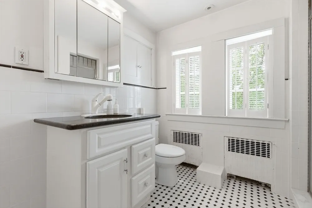 127 Larchmont Rd, Melrose, MA 02176