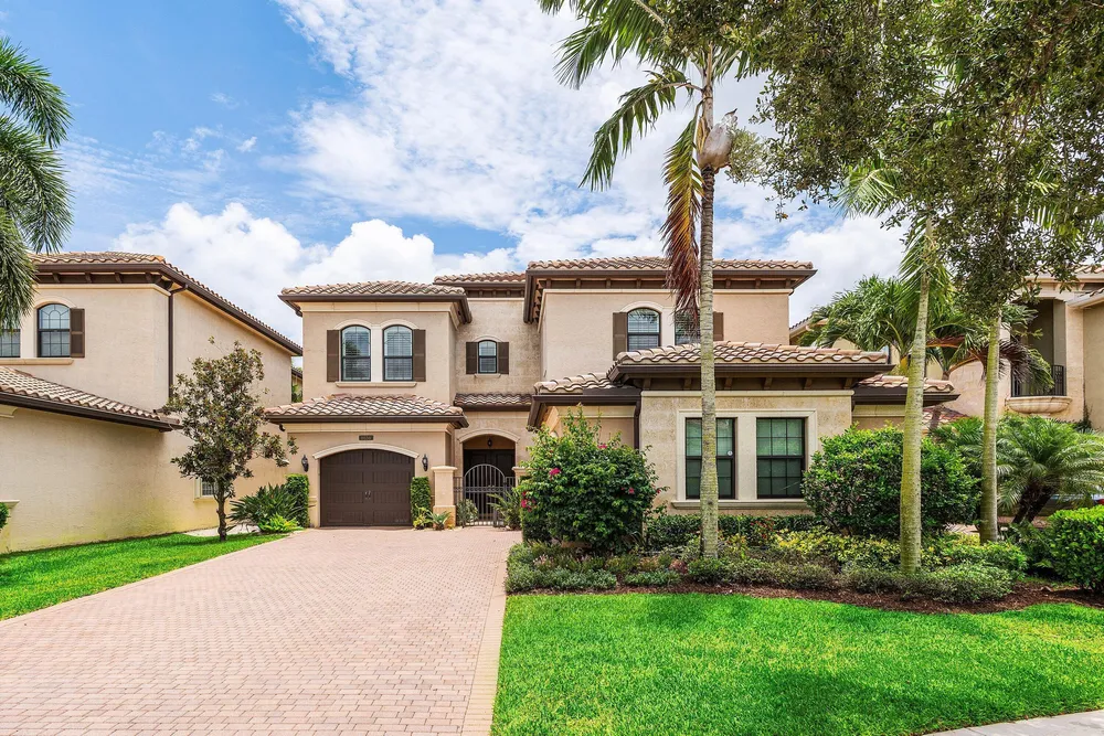 8658 Lewis River Rd, Delray Beach, FL 33446