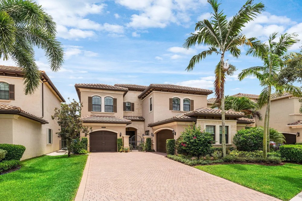 8658 Lewis River Rd, Delray Beach, FL 33446