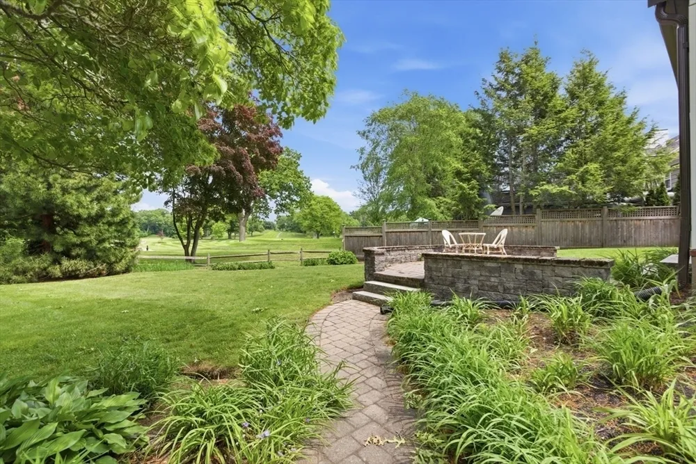 127 Larchmont Rd, Melrose, MA 02176
