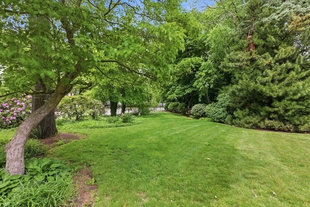 127 Larchmont Rd, Melrose, MA 02176