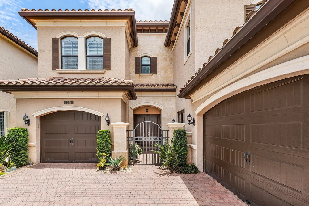 8658 Lewis River Rd, Delray Beach, FL 33446