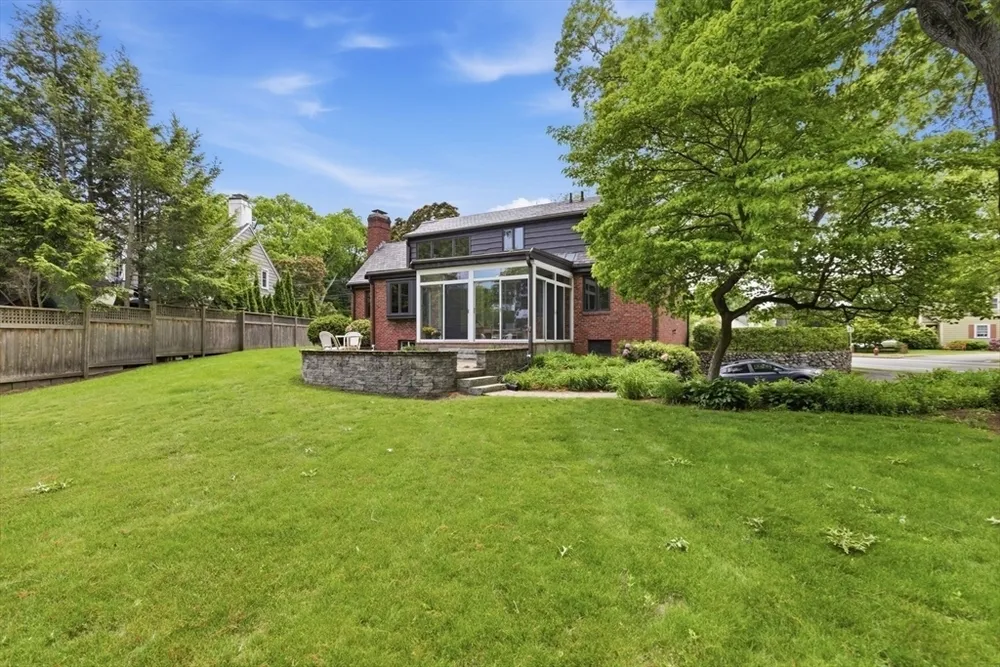 127 Larchmont Rd, Melrose, MA 02176