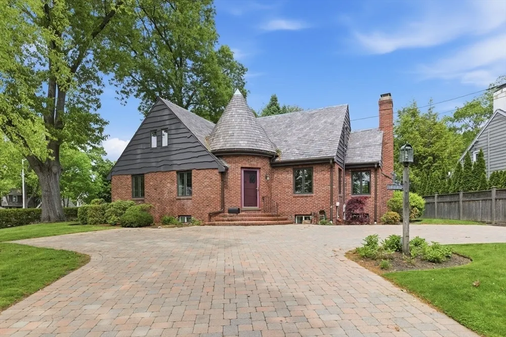127 Larchmont Rd, Melrose, MA 02176