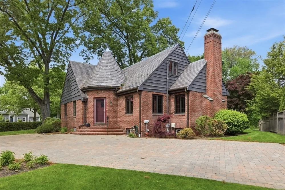 127 Larchmont Rd, Melrose, MA 02176