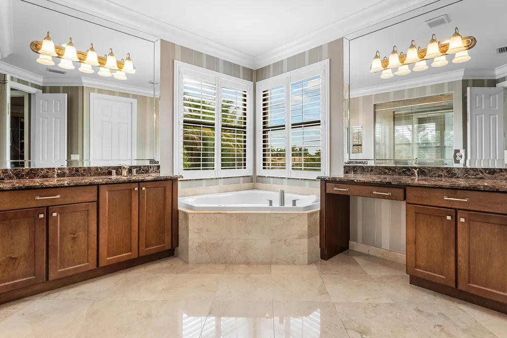 8658 Lewis River Rd, Delray Beach, FL 33446