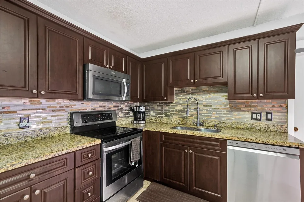 8740 Azalea Ct, Tamarac, FL 33321