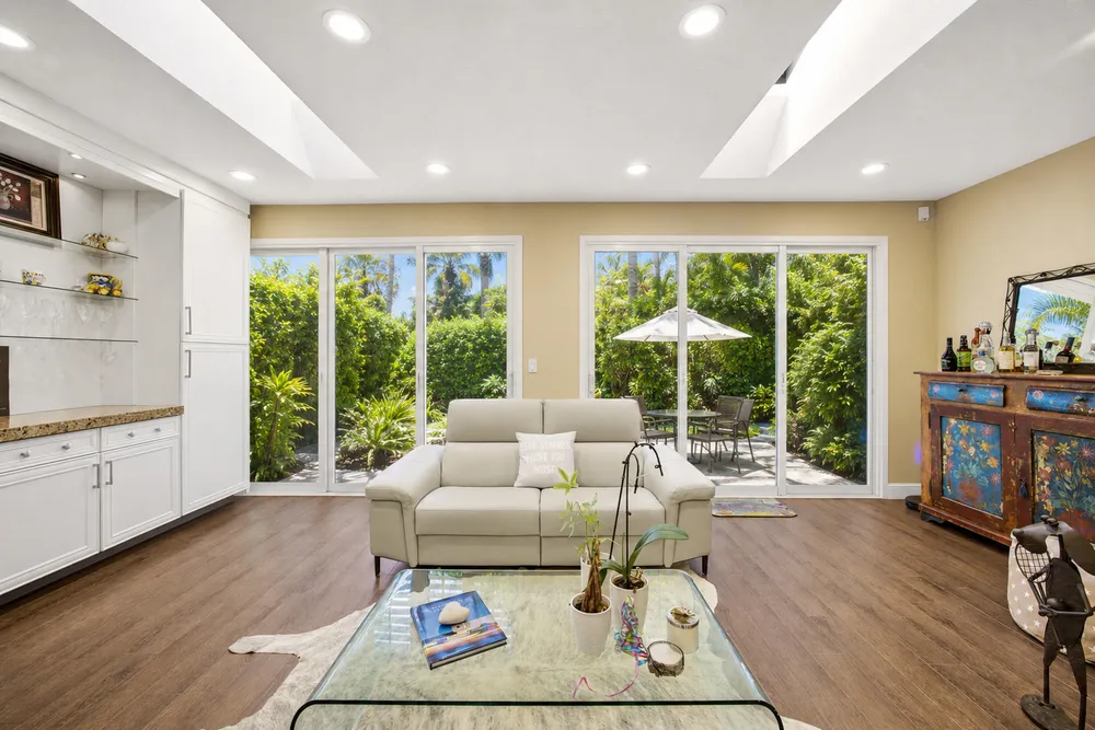 6738 Via Regina, Boca Raton, FL 33433