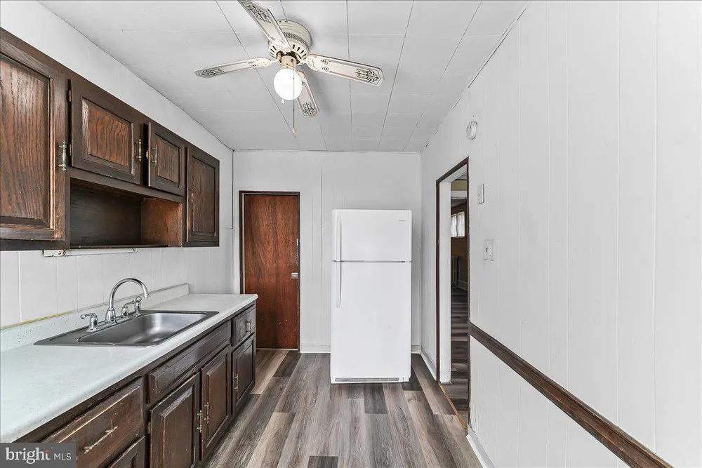 9 Ardsley Rd, Upper Darby, PA 19082
