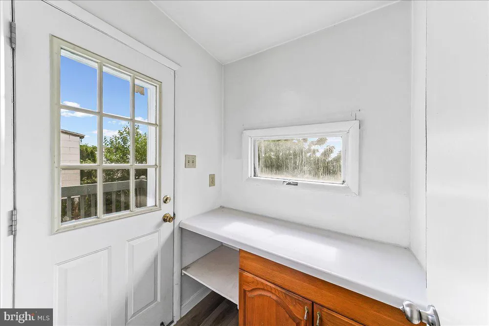 9 Ardsley Rd, Upper Darby, PA 19082