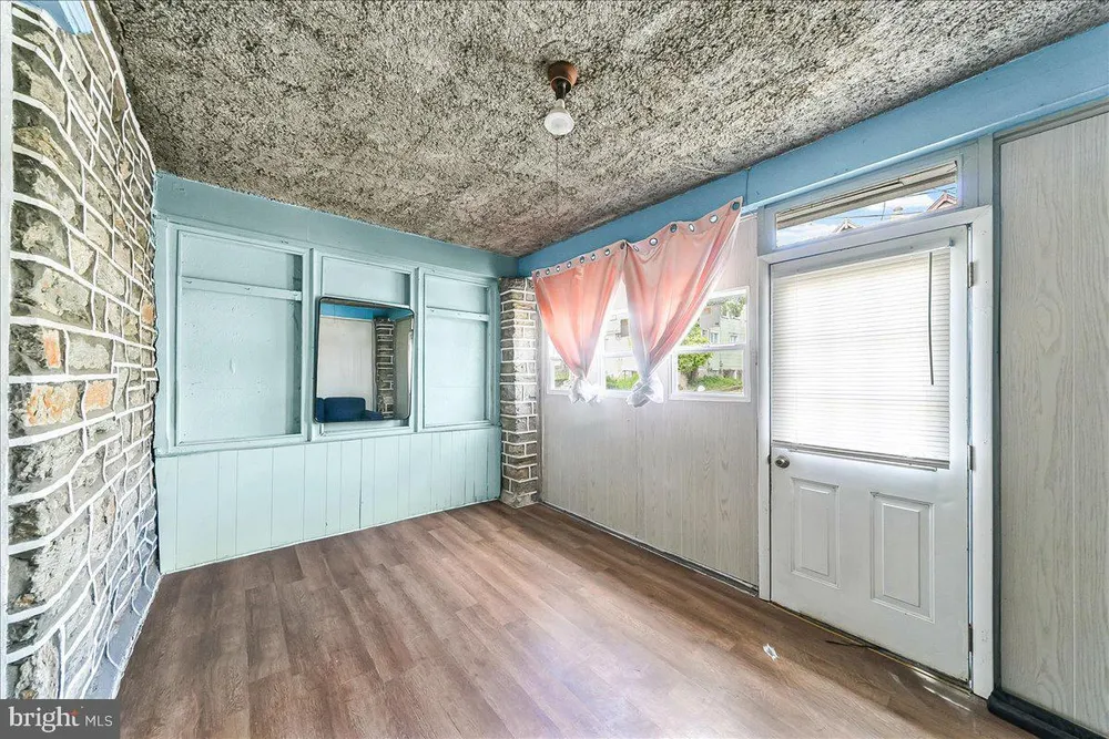 9 Ardsley Rd, Upper Darby, PA 19082