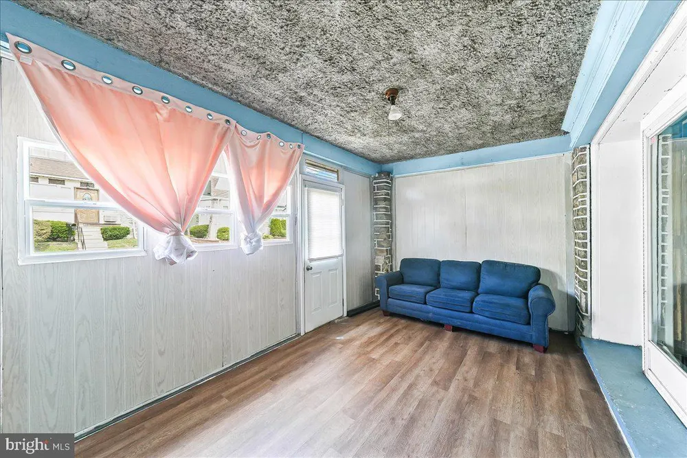 9 Ardsley Rd, Upper Darby, PA 19082