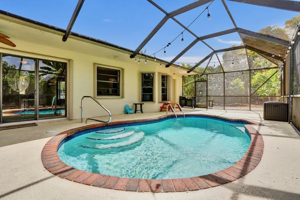 54 Cedar Circle, Boynton Beach, FL 33436
