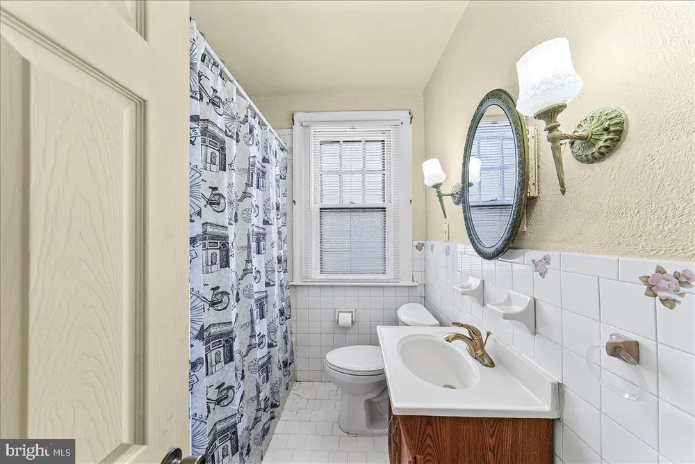 9 Ardsley Rd, Upper Darby, PA 19082