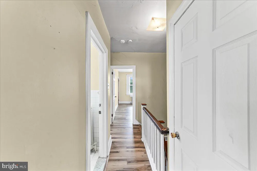 9 Ardsley Rd, Upper Darby, PA 19082