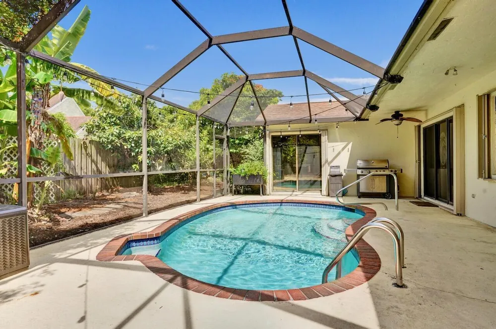 54 Cedar Circle, Boynton Beach, FL 33436