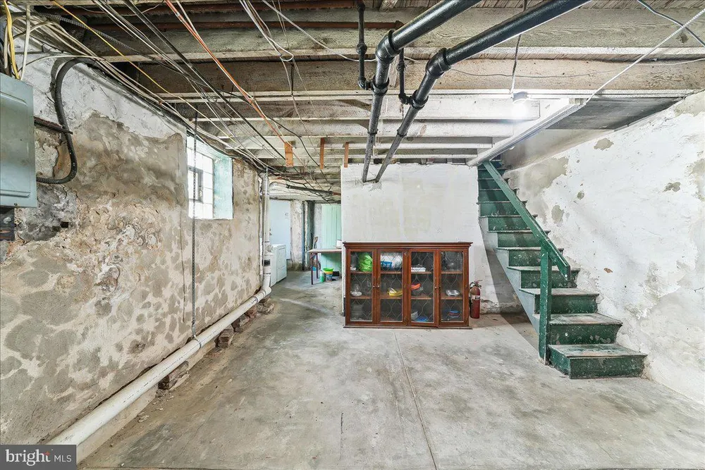 9 Ardsley Rd, Upper Darby, PA 19082