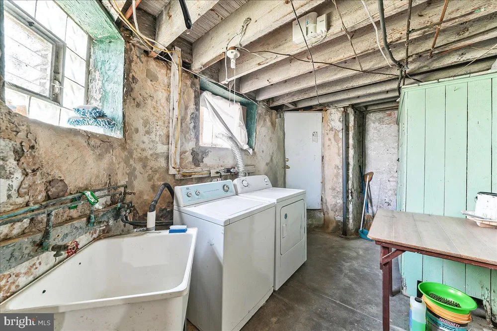 9 Ardsley Rd, Upper Darby, PA 19082