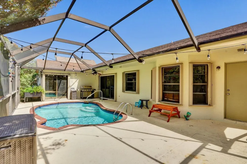 54 Cedar Circle, Boynton Beach, FL 33436