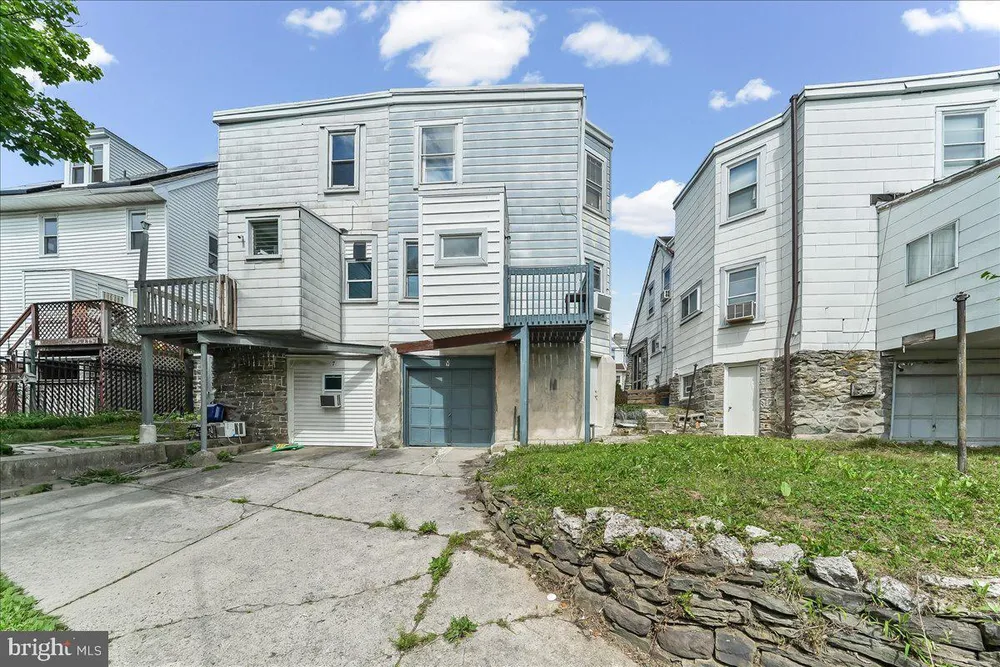 9 Ardsley Rd, Upper Darby, PA 19082