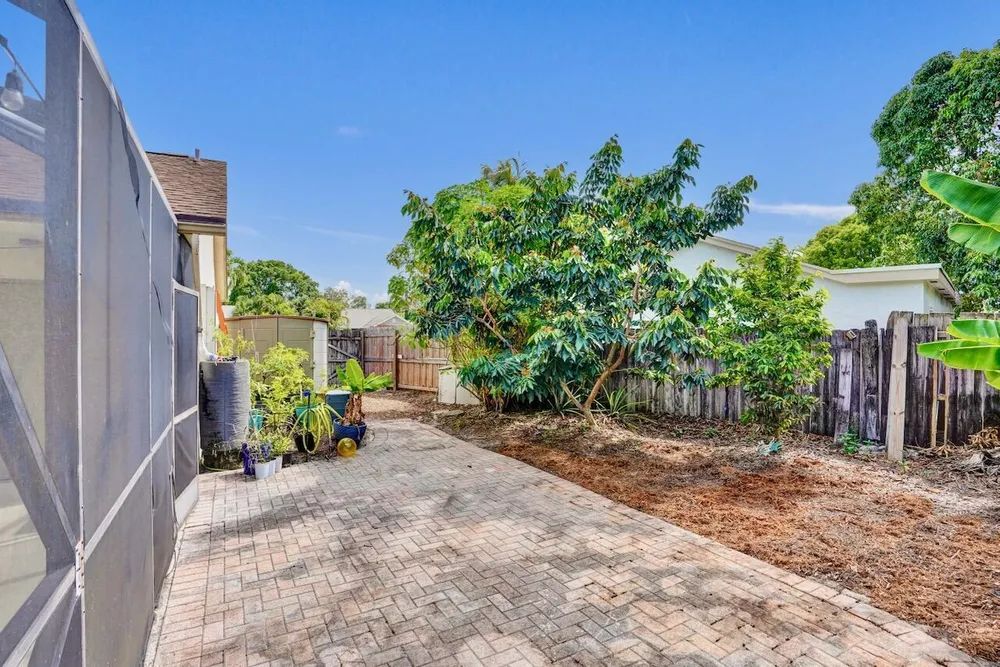 54 Cedar Circle, Boynton Beach, FL 33436