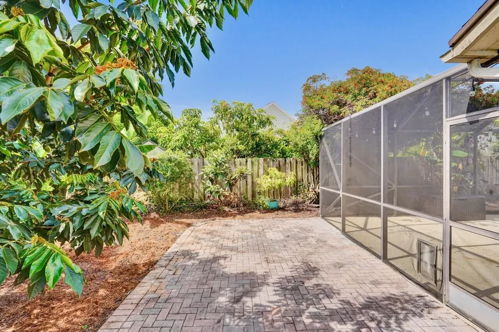 54 Cedar Circle, Boynton Beach, FL 33436