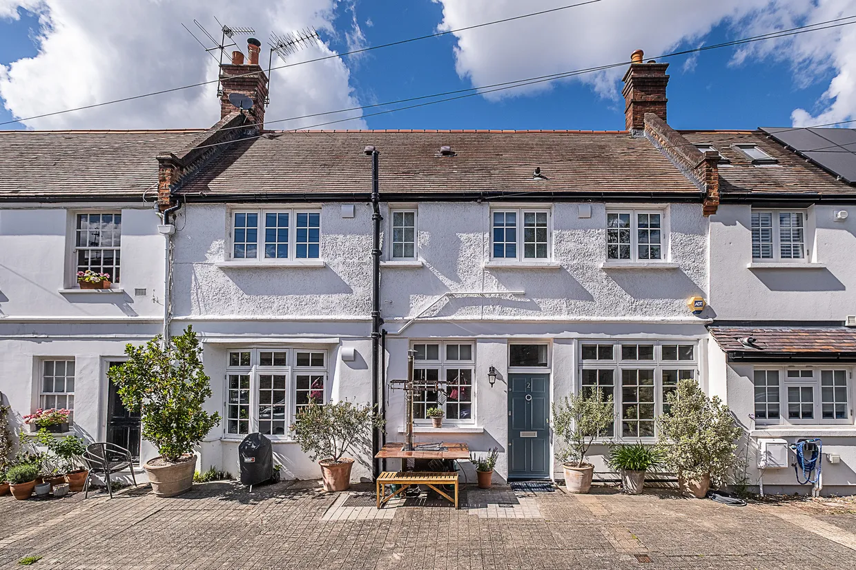 Bensbury Close, London, SW15 photo 1