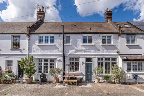 Bensbury Close, London, SW15