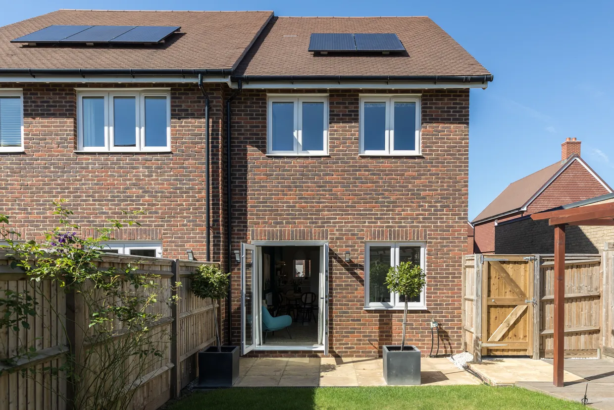 Webber Street, Horley, RH6 photo 4
