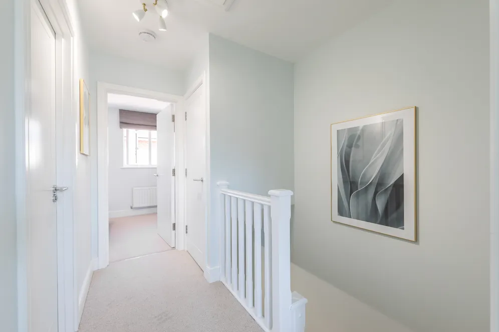 Webber Street, Horley, RH6 photo 8