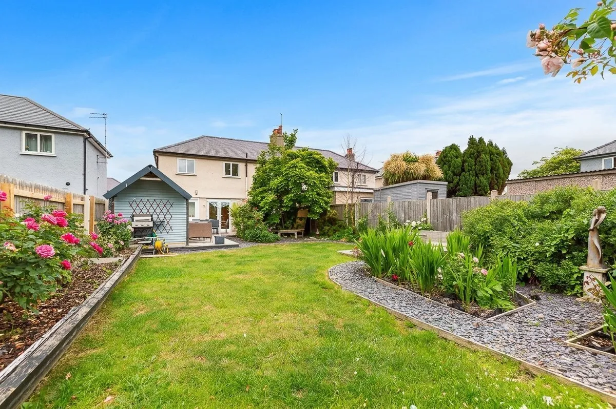 Mona Road, Conwy, LL32