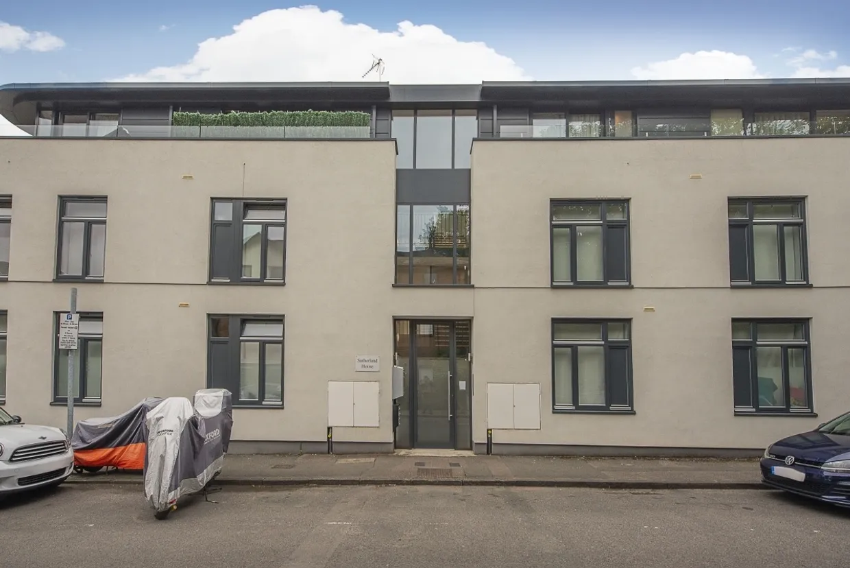 Bridge End Close Kingston Upon Thames KT2 photo 2