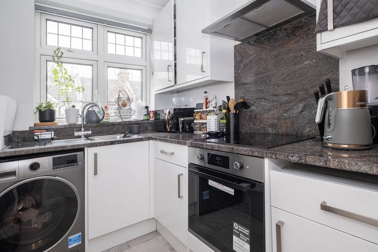 Gore Road Raynes Park SW20 photo 2