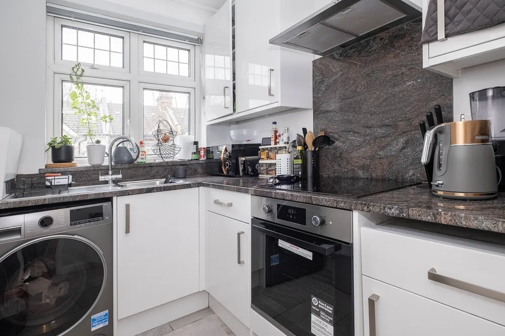 Gore Road Raynes Park SW20 photo 2