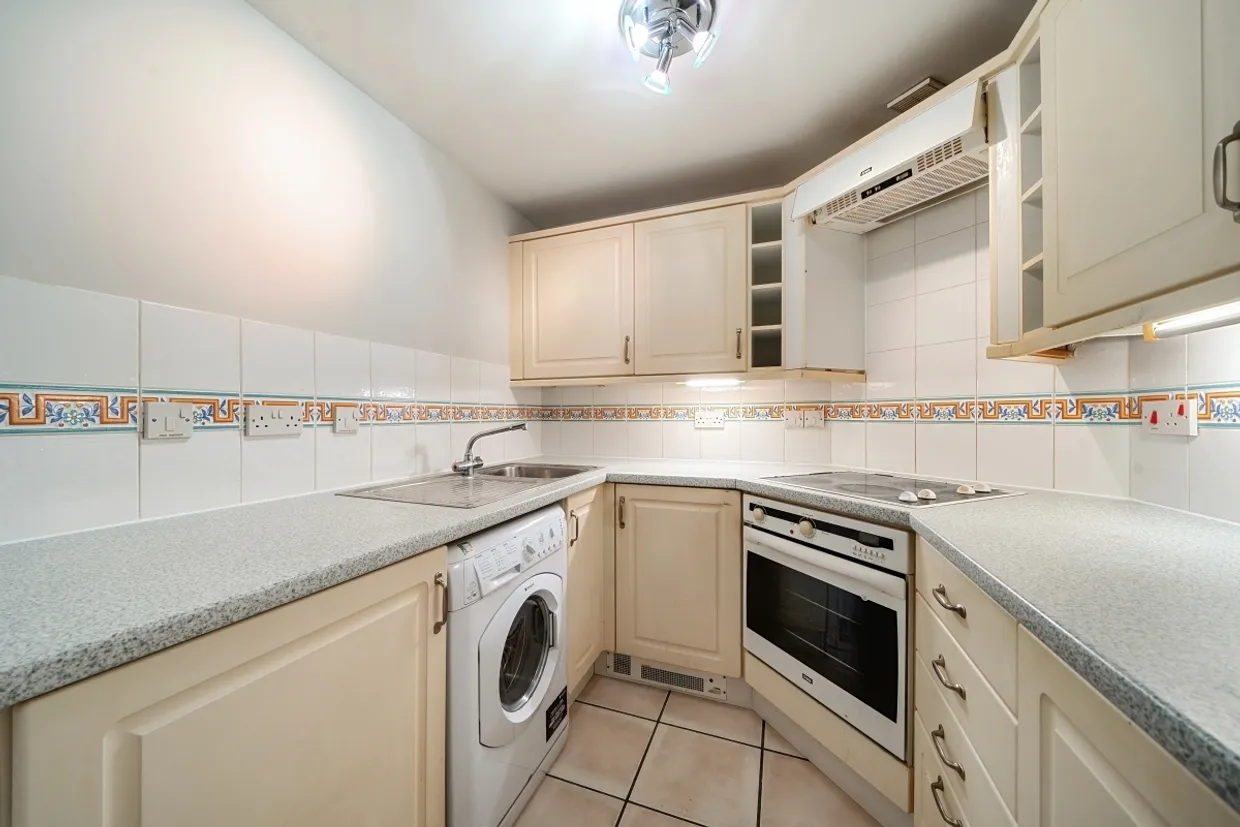 Winchcombe Street Cheltenham GL52 photo 3