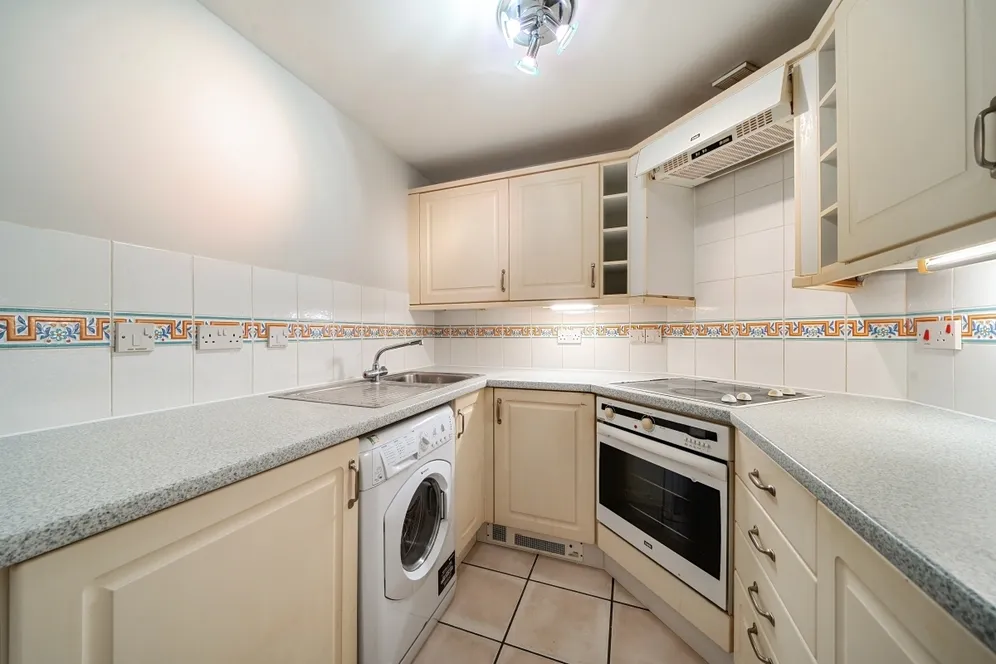 Winchcombe Street Cheltenham GL52 photo 3