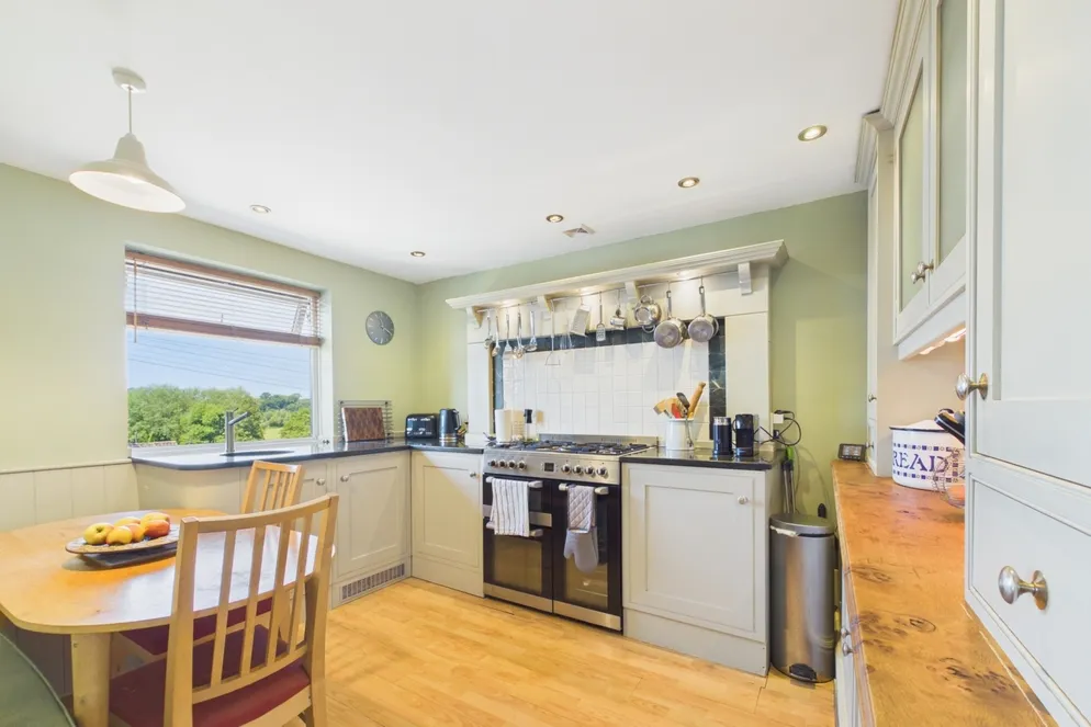 Property carousel item 4
