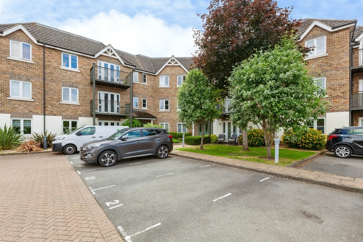 Huntercombe Lane North, Taplow, Maidenhead